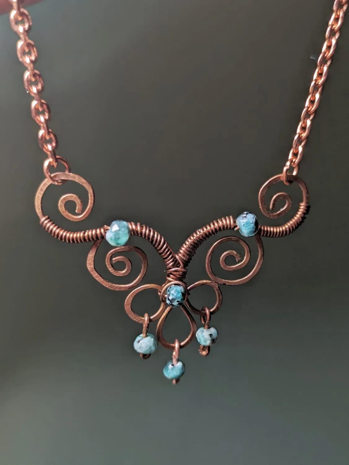 Collier arabesque en cuivre et turquoise