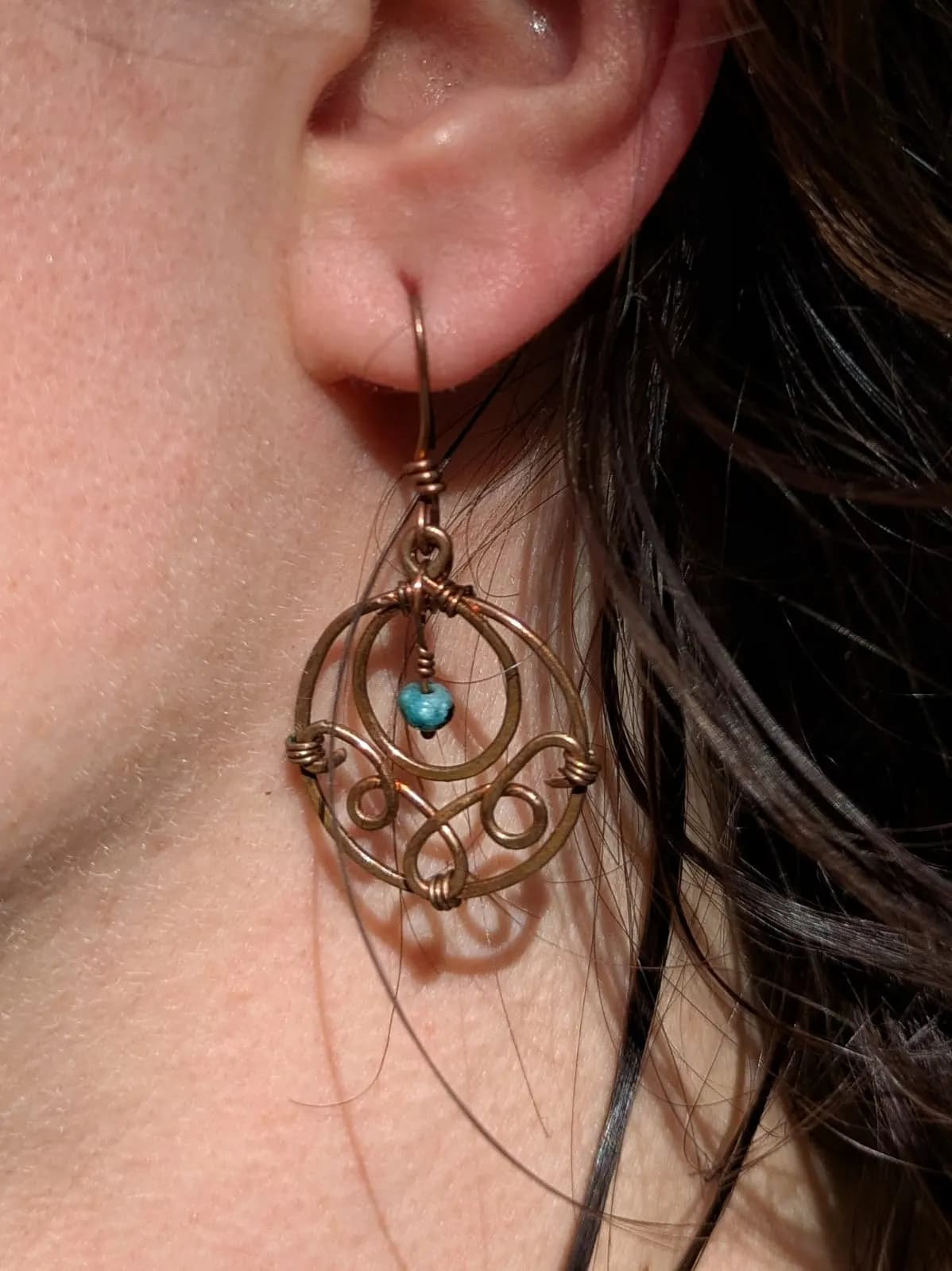 Boucles arabesques cuivre et turquoise africaine